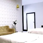 Nihil Novi מלון 4*