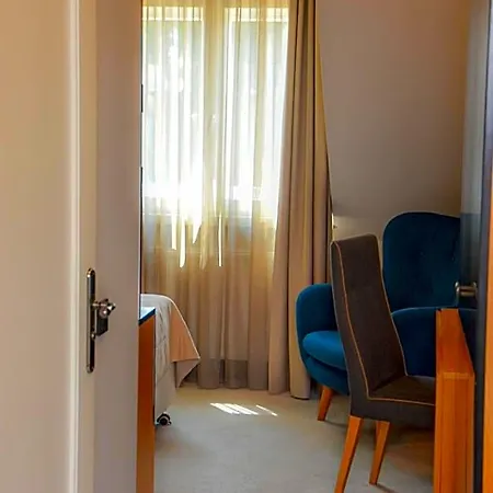 Otel Nihil Novi